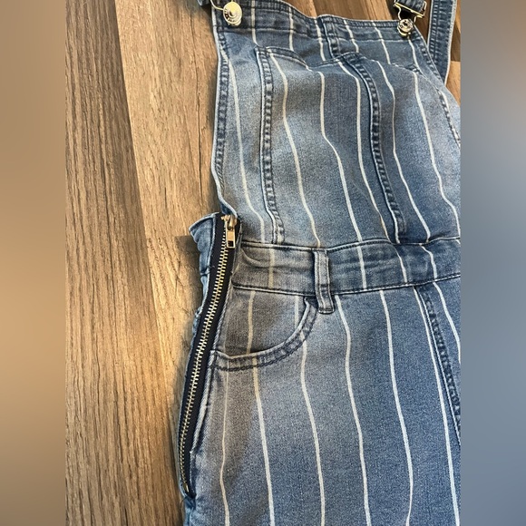 Almost Famous Light Blue and White Striped Skinny Overalls SZ M - Picture 6 of 15